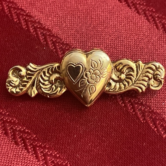 Vintage 80s 1928 Gold Tone Ornate Heart Locket Broach - Picture 3 of 5